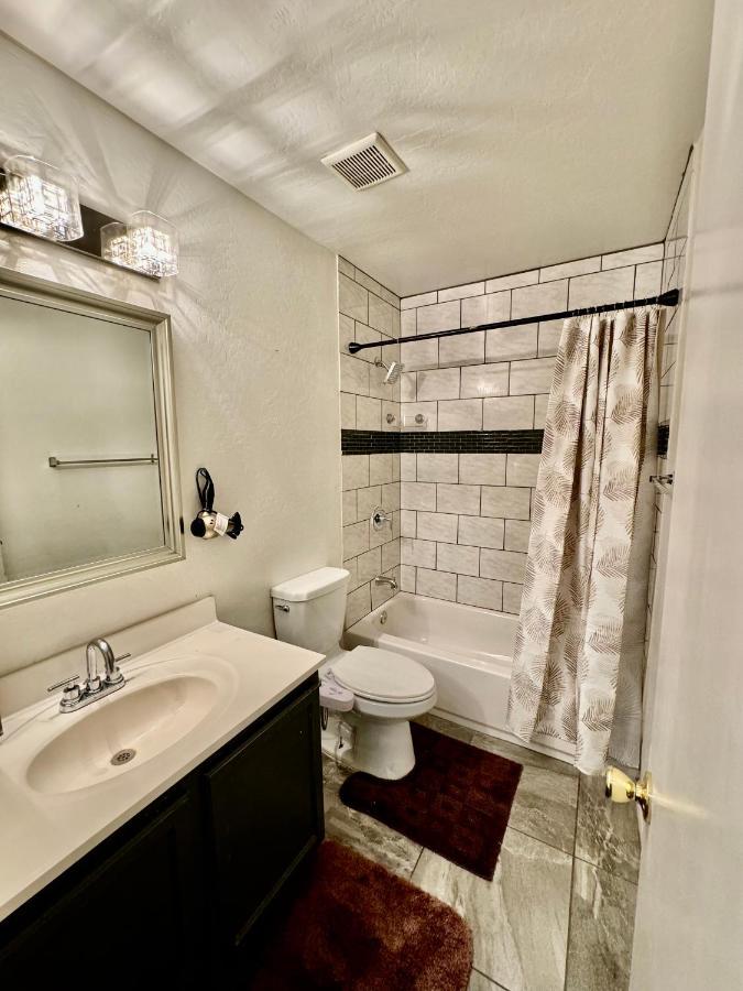 Cozy Private Room With Shared Bathroom Inside A House Финикс Екстериор снимка